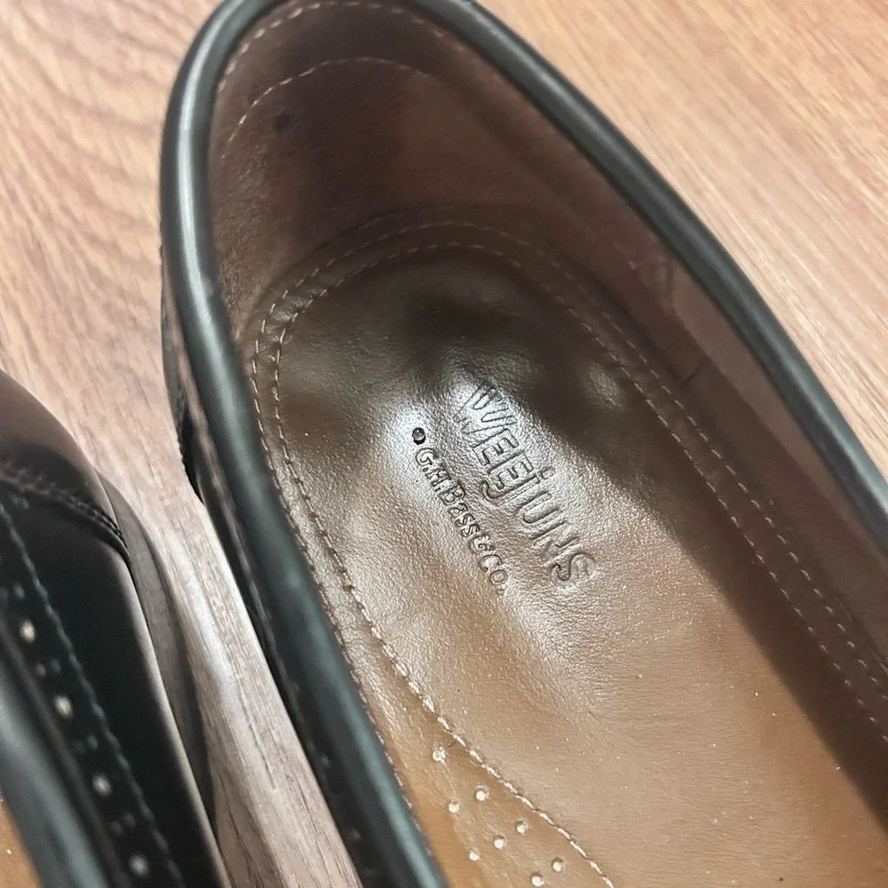 Bass Weejuns Black Tassel Loafers - Picture 4 of 7